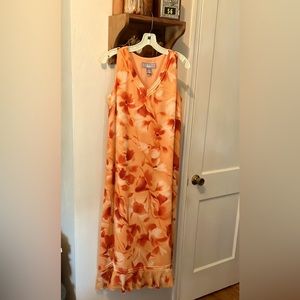Norton McNaughton Petite Med v neck, sleeveless, ruffled hem, full lined dress.